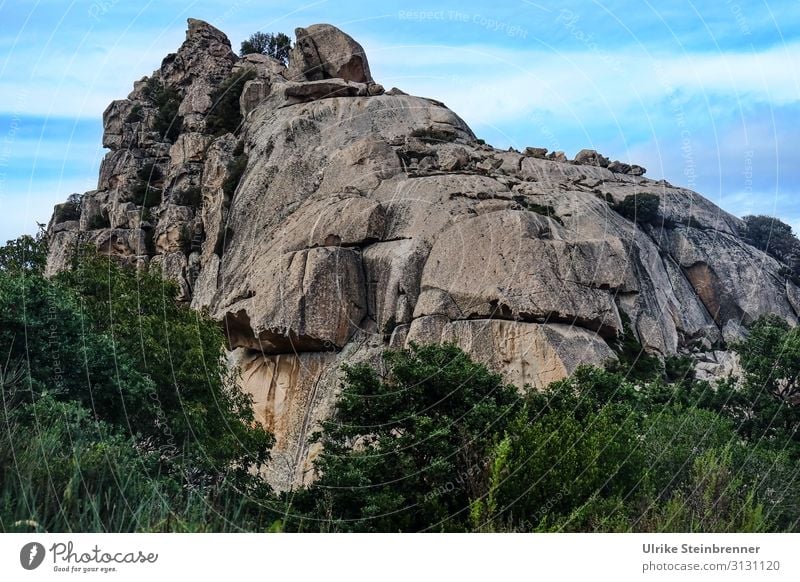 Monolith in Sardinien Geologie Aggius Felsen Stein Tempio Pausania Landschaft Granitlandschaft Valle della Luna Kegel Inselberg Bergkegel Gallura