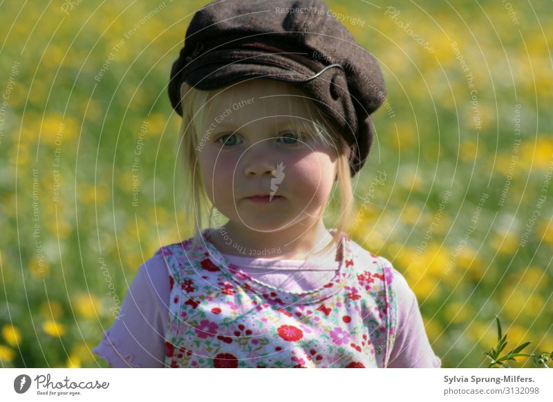 Blumenmädchen feminin Mädchen 1-3 Jahre Kleinkind Natur Mütze Erholung träumen Fröhlichkeit Glück schön natürlich Zufriedenheit Lebensfreude Vertrauen