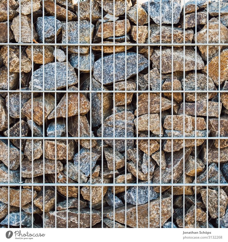 Steinwall mit Metallgitter Mauer Wand ästhetisch Hintergrundbild Garten Grenze Grundstück Grundstücksgrenze Strukturen & Formen Muster Gitter gefangen Raster