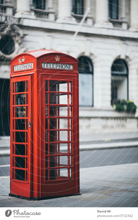 rote Telefonzelle in England London Tourismus kultig typisch Urlaubsfoto typisches Urlaubsfoto typisch England typisch London Großbritannien Wahrzeichen Brexit