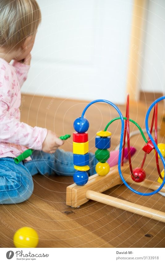 spielen Freizeit & Hobby Spielen Häusliches Leben Wohnung Raum Kinderzimmer Mensch feminin Kleinkind Mädchen Kindheit Kopf 1 1-3 Jahre Kunst gebrauchen