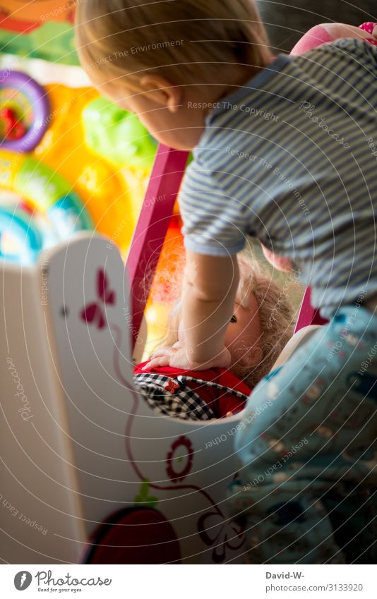 Puppenmama Spielen Kindererziehung Mensch feminin Kleinkind Mädchen Mutter Erwachsene Familie & Verwandtschaft Freundschaft Kindheit Leben Hand 1 2 1-3 Jahre