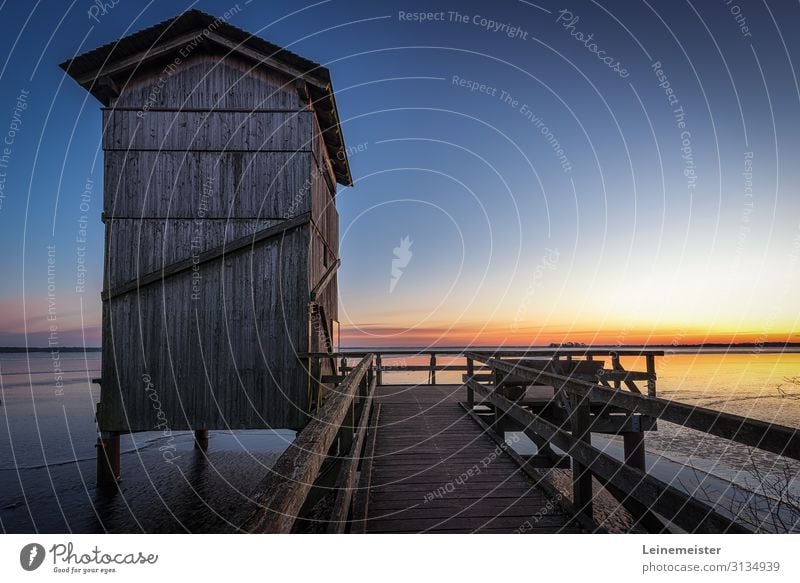 Aussichtsturm am Steinhuder Meer bei Hannover, Deutschland Niedersachsen Morgen blaue Stunde Eis Gefrohren Horizont Sonnenaufgang Hütte Holz Winzlar