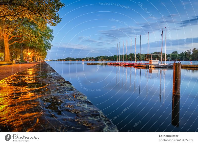 Maschsee in Hannover am Abend abend Boote Blaue Stunde Ruhe Sommer Windstill