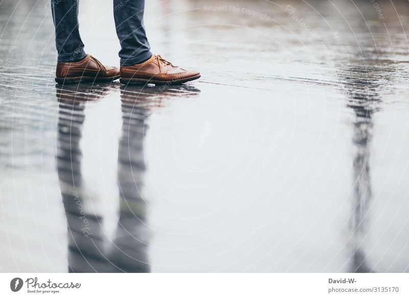 verregnet Business Mittelstand Sitzung Mensch maskulin Junger Mann Jugendliche Erwachsene Leben Beine Fuß 1 Kunst Mode Bekleidung Schuhe Reichtum standhaft