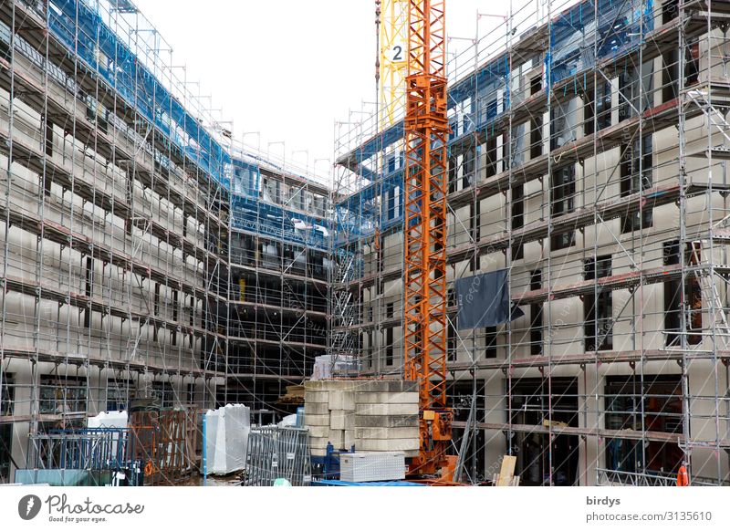 Großbaustelle Wohnung Hausbau Baustelle Handwerk Baumaschine Baukran Stadt Bauwerk Bürogebäude Mehrfamilienhaus Baugerüst Material Arbeit & Erwerbstätigkeit