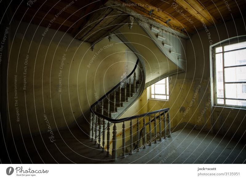 2. OG Treppe altehrwürdig Architektur Jugendstil Stadthaus Wand Treppenhaus Etage Holz authentisch historisch elegant Vergangenheit Kunsthandwerk ursprünglich