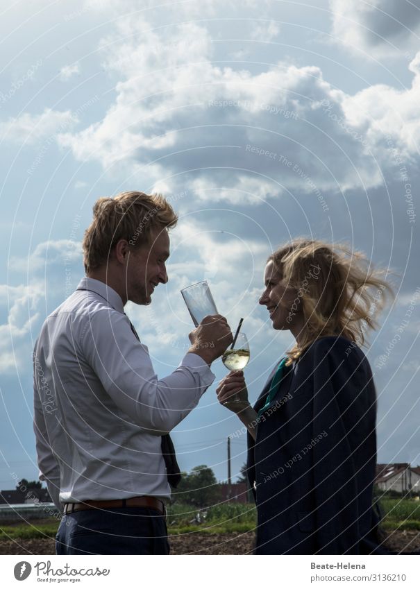 Prosit! trinken Alkohol Glas Wellness Feste & Feiern Natur Himmel Wolken Sonne Schönes Wetter Metall wählen genießen Freundlichkeit Fröhlichkeit frisch hell