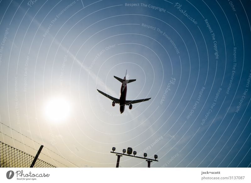 Zeit zur Ankunft Ferien & Urlaub & Reisen Tourismus Wolkenloser Himmel Sonne Klima Flughafen Berlin-Tegel Verkehrsmittel Passagierflugzeug Landebahn