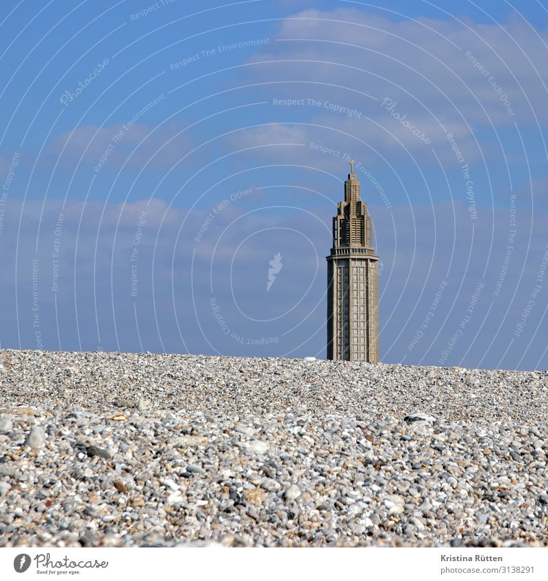 kieselstrand und st. joseph Ferien & Urlaub & Reisen Tourismus Strand Küste Le Havre Frankreich Hafenstadt Menschenleer Kirche Gebäude Architektur Fassade