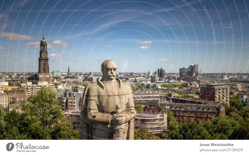 Wahrzeichen von Hamburg Tourismus Ausflug Sommer Schönes Wetter Park Deutschland Europa Hauptstadt Hafenstadt Stadtzentrum Kirche Platz Bauwerk Architektur