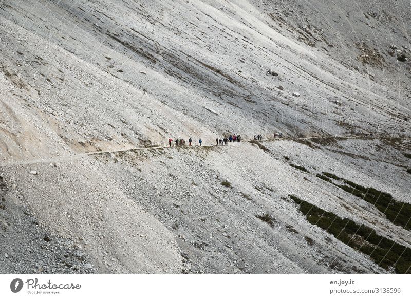 im Gänsemarsch Ferien & Urlaub & Reisen Tourismus Ausflug Abenteuer Ferne Expedition Berge u. Gebirge wandern Mensch Menschengruppe Natur Landschaft Felsen