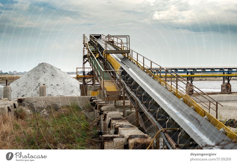 Ausrüstung zur Gewinnung von Salz aus dem Meer Ferien & Urlaub & Reisen Arbeit & Erwerbstätigkeit Fabrik Industrie Maschine Natur Landschaft Himmel See