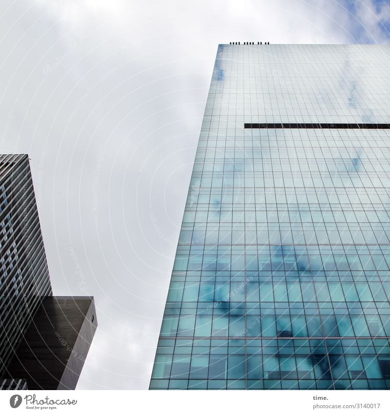 Halswirbelsäulentraining (VII) Himmel Wolken New York City Stadtzentrum Hochhaus Bauwerk Gebäude Architektur Mauer Wand Fassade Fenster Glas Linie dunkel hoch