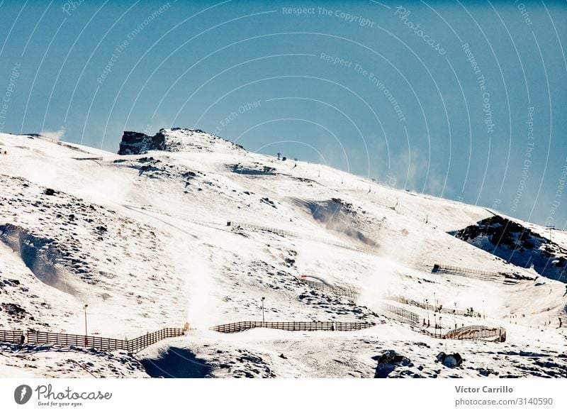 Berggipfel an einem sonnigen Wintertag. Umwelt Natur Landschaft Klima Felsen Berge u. Gebirge Sierra Nevada Gipfel außergewöhnlich fantastisch frisch Gesundheit