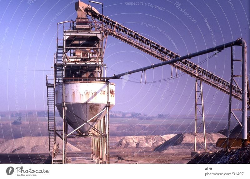 Kiesgrube Förderband Industrie Blauer Himmel