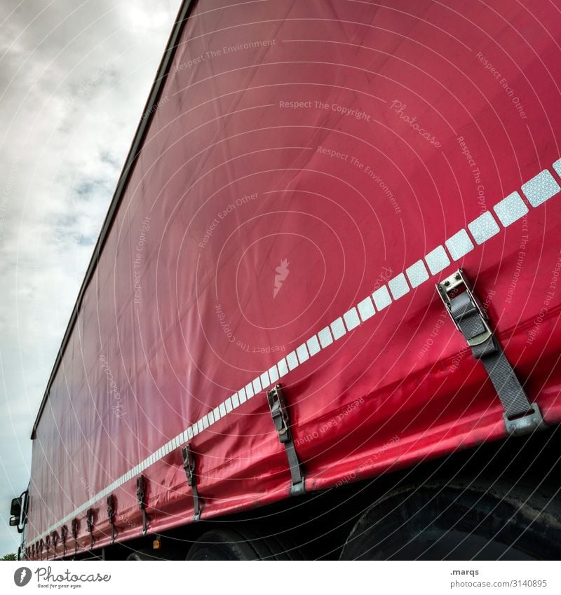 LKW Wolken Verkehr Güterverkehr & Logistik Lastwagen Abdeckung rot Farbe Mobilität Perspektive Termin & Datum Farbfoto Außenaufnahme Detailaufnahme Menschenleer