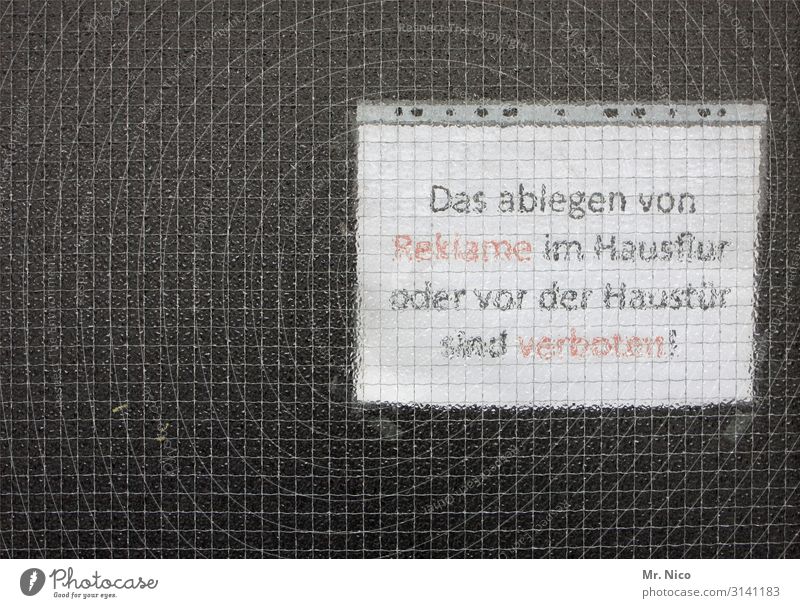 weisse Bescheid Dorf Kleinstadt Stadt Haus Einfamilienhaus Tür Werbung Verbote Verbotsschild Eingangstür Glasscheibe Fensterscheibe Flur Wunsch