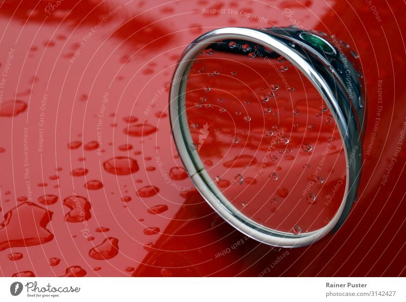 Classic Cards and Rain Wassertropfen schlechtes Wetter Regen PKW Oldtimer rot Gefühle Gelassenheit geduldig Klima Umwelt Rückspiegel Farbfoto Außenaufnahme