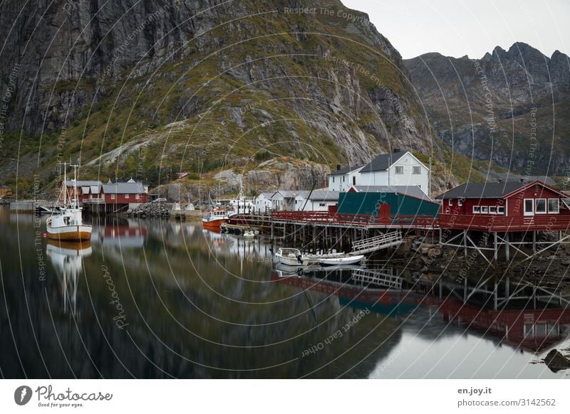 mein Haus, mein Boot... Ferien & Urlaub & Reisen Tourismus Ausflug Abenteuer Natur Landschaft Felsen Berge u. Gebirge Fjord Hamnöy Reine Norwegen Lofoten