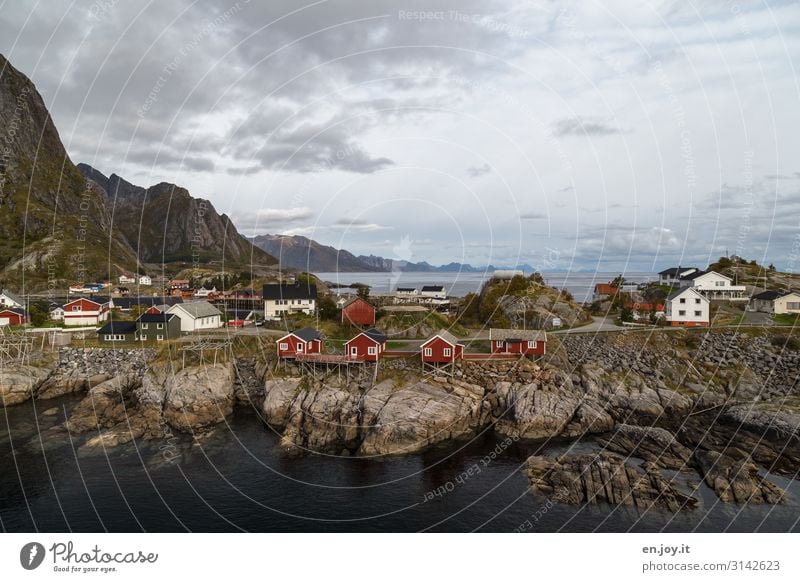 Wohnlandschaft Ferien & Urlaub & Reisen Tourismus Insel Umwelt Natur Landschaft Himmel Felsen Berge u. Gebirge Fjord Meer Hamnøy Reine Monskenesøya Lofoten