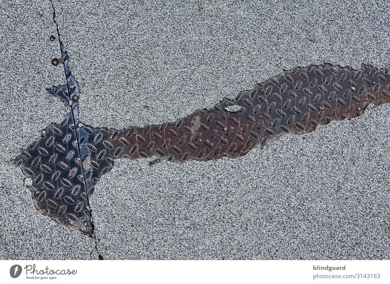 Rust in Peace Baustelle Sommer Brücke Verkehrswege Güterverkehr & Logistik Straßenverkehr Wege & Pfade Stein Metall alt glänzend kaputt trashig Stadt grau