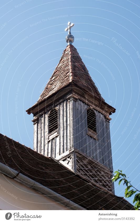 alter Turm Himmel Sommer Sibiu Hermannstadt Rumänien Kleinstadt Stadt Haus Kirche Bauwerk Gebäude Mauer Wand Fassade Fenster Dach Holz historisch hoch blau