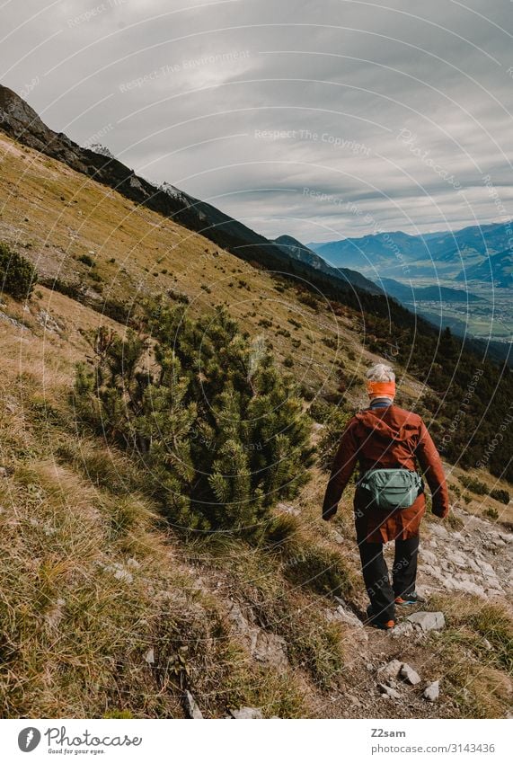 Wandern auf der Nordkette | Innsbruck Freizeit & Hobby Ferien & Urlaub & Reisen Ausflug Berge u. Gebirge wandern Junge Frau Jugendliche Natur Landschaft Herbst