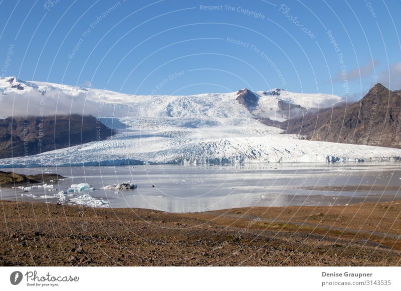 Glacier lake in Iceland Snow-covered Ferien & Urlaub & Reisen Winter Natur Wasser Schönes Wetter Eis Frost Schnee Park Gletscher Bekanntheit fantastisch kalt