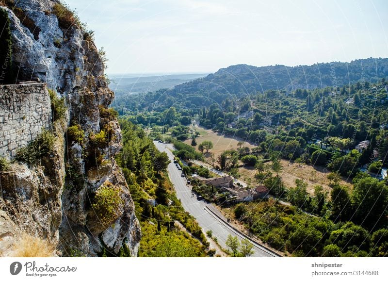 Les Baux-de-Provence Frankreich Lavendel Urlaub Bouches-du-Rhône Außenaufnahme Sommer Sightseeing travel destination Landschaft Stadtmauer Mauer Landstraße