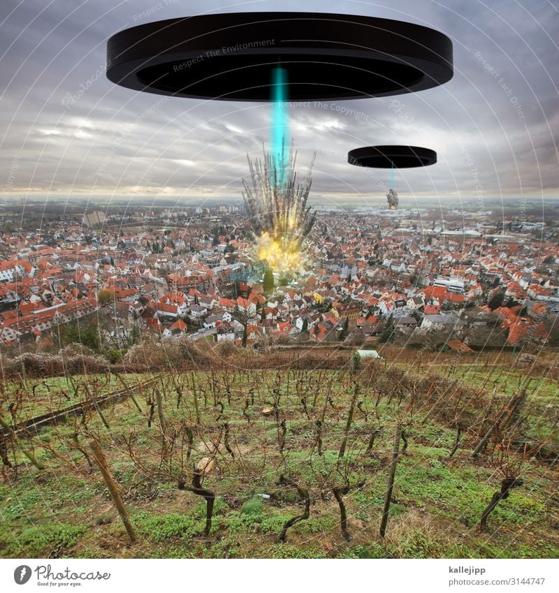 das ist keine übung! Umwelt Natur Landschaft Pflanze Tier Nutzpflanze Kleinstadt Stadt Haus Einfamilienhaus Häusliches Leben Zerstörung zerstören UFO Desaster