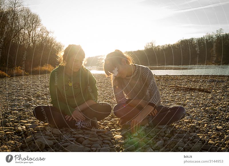 Ich räum für dich alle Steine aus dem Weg Mensch feminin Mädchen Geschwister Schwester Familie & Verwandtschaft Freundschaft Kindheit Jugendliche Natur