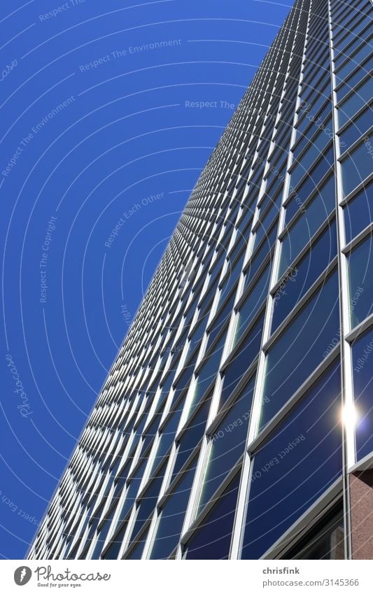 Hochhaus Fassade vor blauem Himmel kaufen Reichtum Wissenschaften Kindergarten Studium lernen Hörsaal Kunst Haus Bankgebäude Industrieanlage Beratung leuchten