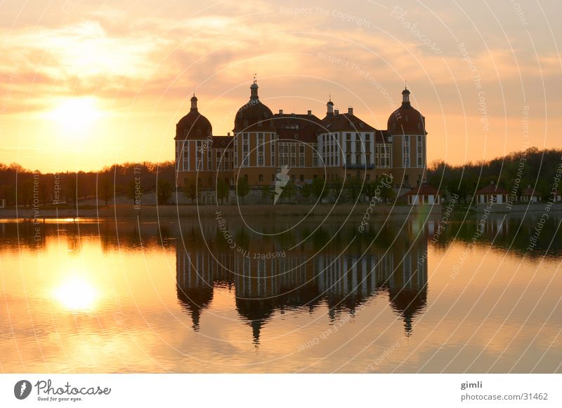 Schloss Moritzburg, Abendstimmung Abenddämmerung Dresden Gegenlicht See Architektur Jagdschloss Moritzburg Burg oder Schloss Reflexion & Spiegelung