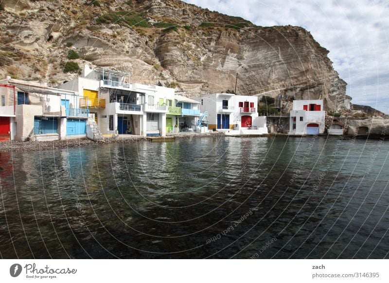 Am Wasser wohnen Landschaft Hügel Felsen Küste Meer Mittelmeer Ägäis Insel Kykladen Milos Griechenland Dorf Fischerdorf Altstadt Menschenleer Haus Hütte