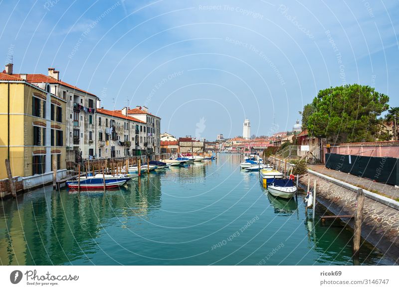 Historische Gebäude in der Altstadt von Venedig in Italien Erholung Ferien & Urlaub & Reisen Tourismus Haus Wasser Wolken Baum Stadt Turm Architektur Fassade