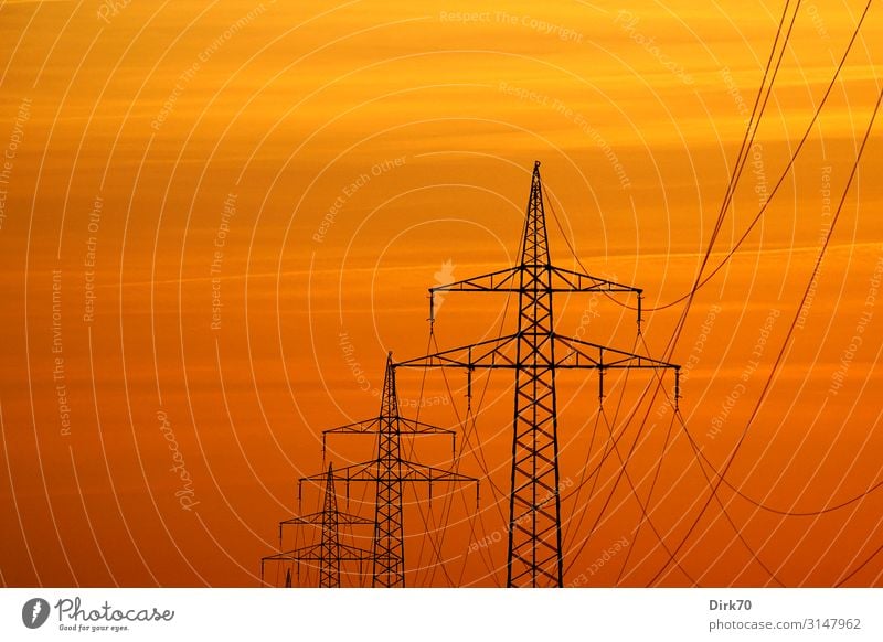 Überlandlleitung zu Sonnenuntergang Wirtschaft Industrie Energiewirtschaft Technik & Technologie Fortschritt Zukunft High-Tech Erneuerbare Energie Sonnenenergie