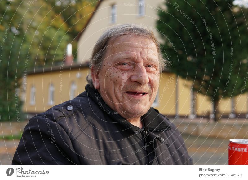 Bernd Menschen unter uns maskulin Mann Erwachsene Männlicher Senior 1 60 und älter grauhaarig warten Freundlichkeit Fröhlichkeit Farbfoto Außenaufnahme