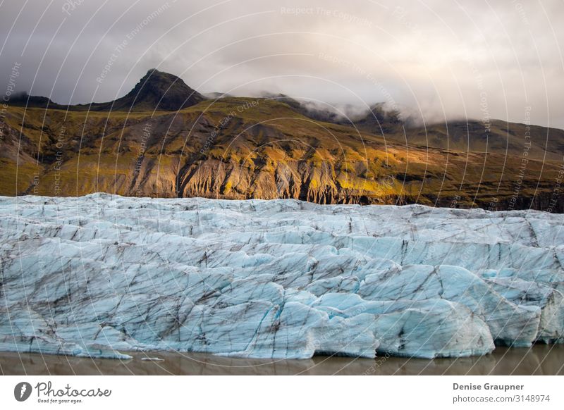 Glacier in Iceland is illuminated by sun Expedition Winter Eis Frost Gletscher Blick wandern northern Island arctic Aurora Kanada borealis Alaska snow greenland