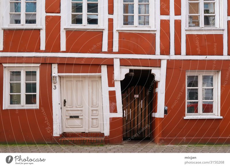 Gesellenstück Ferien & Urlaub & Reisen Häusliches Leben Haus Handwerk Kunst Stadt Stadtzentrum Architektur Mauer Wand Fassade Fenster Tür Glas eckig historisch