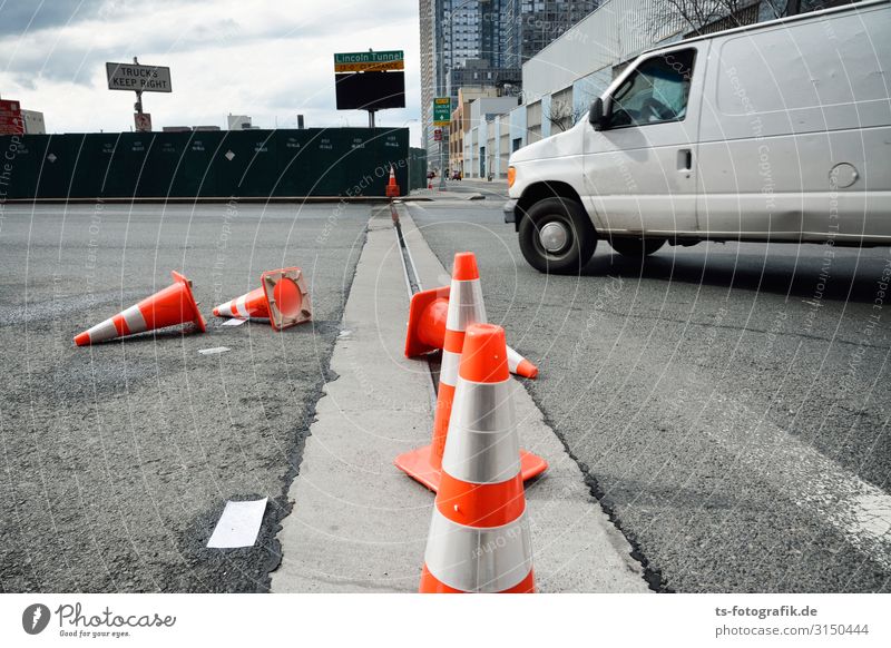 Alle neune in Manhattan New York City Stadt Menschenleer Verkehr Verkehrsmittel Verkehrswege Güterverkehr & Logistik Straßenverkehr Autofahren Verkehrsunfall