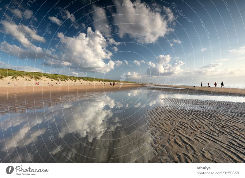 schöner Himmel über dem Nordseestrand an sonnigen Tagen Ferien & Urlaub & Reisen Tourismus Strand Meer Natur Landschaft Sand Wolken Horizont Wärme Küste blau