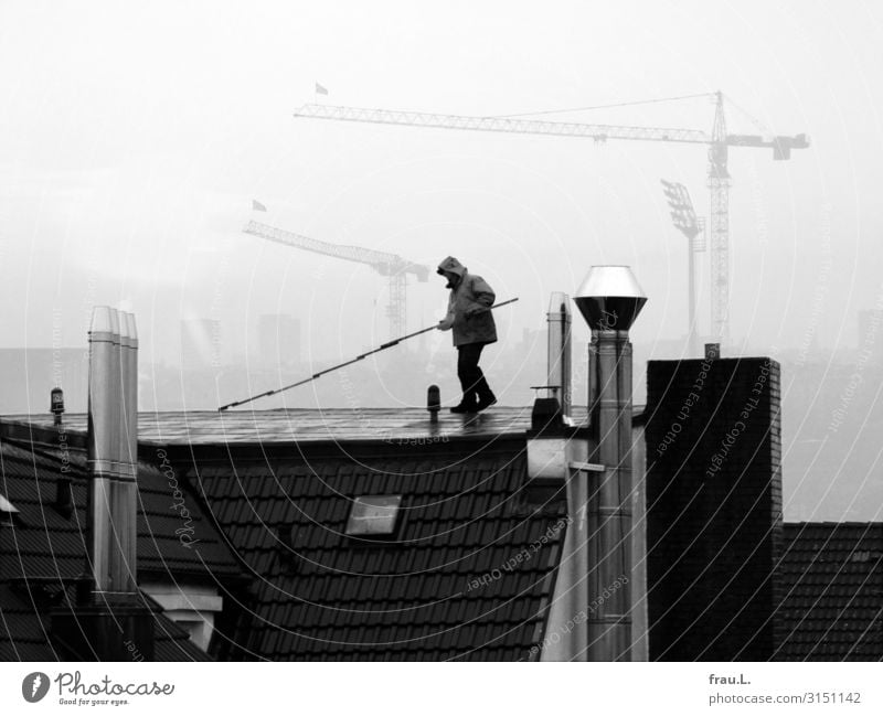 Dachdecker Arbeit & Erwerbstätigkeit Handwerker Baustelle Mittelstand maskulin Mann Erwachsene 1 Mensch 30-45 Jahre authentisch Stadt Rechtschaffenheit fleißig