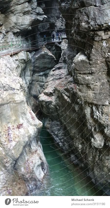 Gebirgsschlucht mit Bergbach Sommer Berge u. Gebirge Klettern Bergsteigen wandern Mensch Natur Landschaft Urelemente Wasser Schönes Wetter Felsen Alpen Bach