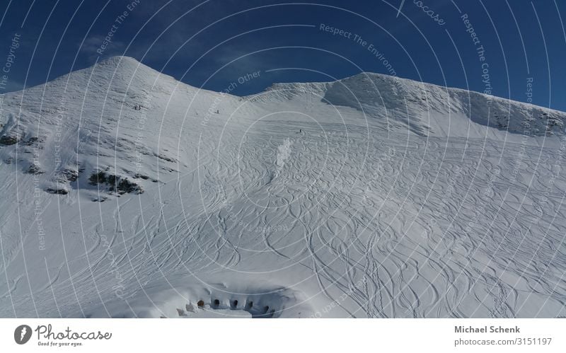 Schneepiste in den Allgäuer Alpen Skifahren wandern Freiheit Winter Winterurlaub Berge u. Gebirge Sport Wintersport Klettern Bergsteigen Natur Sonnenlicht