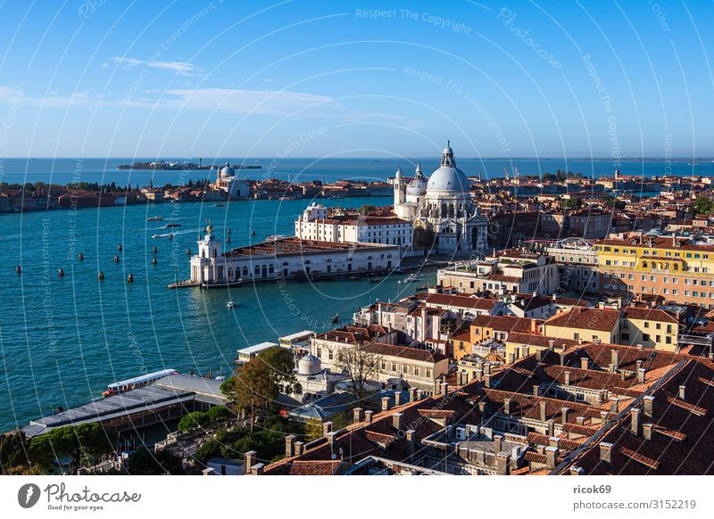 Blick auf die Kirche Santa Maria della Salute in Venedig Erholung Ferien & Urlaub & Reisen Tourismus Haus Wasser Wolken Stadt Altstadt Turm Bauwerk Gebäude