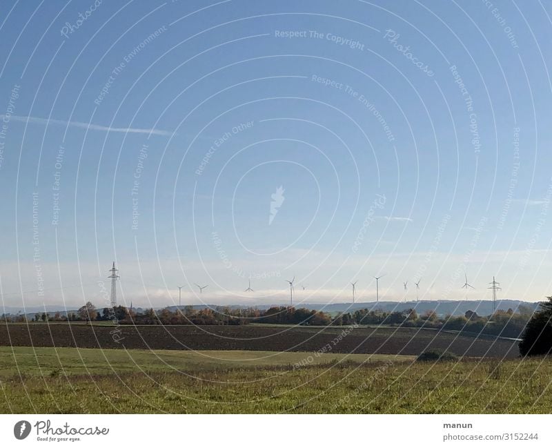 Energiefeld Technik & Technologie Energiewirtschaft Erneuerbare Energie Windkraftanlage Strommast Umwelt Natur Landschaft Klima Klimawandel Schönes Wetter Feld