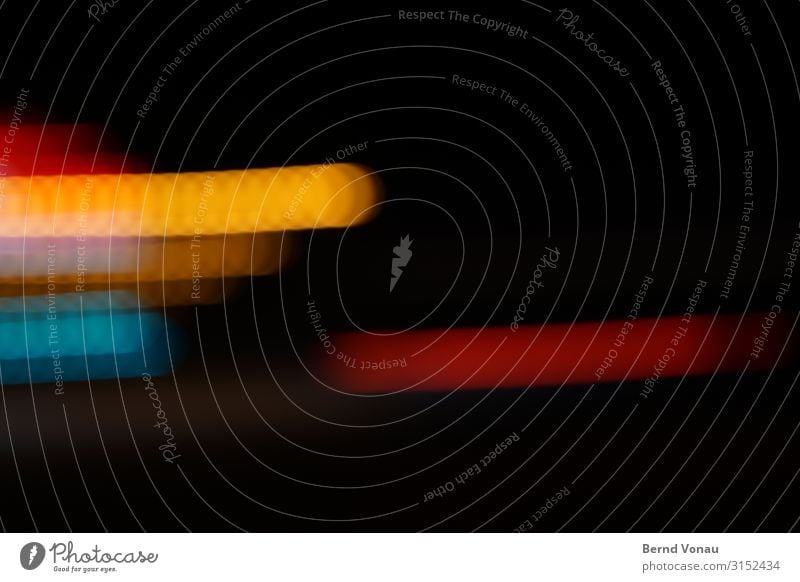 Nachteile Verkehr Verkehrswege Autofahren Straße dunkel Geschwindigkeit mehrfarbig Scheinwerfer Eile Zeit gelb rot blau Bewegung Unschärfe wahrnehmen Farbfoto