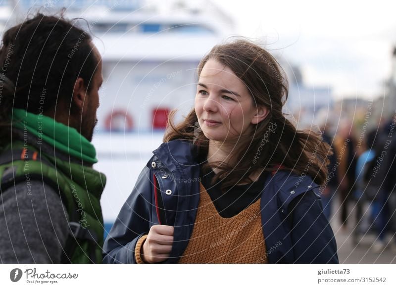 Lass uns reden... | Junge Frau mit Mann im Gespräch am Hafen maskulin feminin Jugendliche Erwachsene Leben 2 Mensch 18-30 Jahre 30-45 Jahre hören sprechen Blick