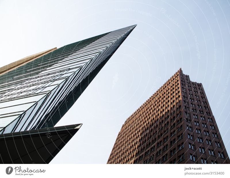 aufstürzende Neubauten Architektur Wolkenloser Himmel Potsdamer Platz Stadtzentrum Hochhaus Bürogebäude Fassade Sehenswürdigkeit authentisch eckig hoch Spitze